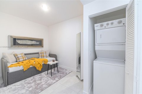 Apartamento en alquiler en Miami, Florida, 1 dormitorio, 91.6 m2 № 2180676 - foto 13