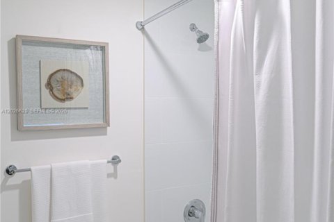 Apartamento en alquiler en Miami, Florida, 1 dormitorio, 91.6 m2 № 2180676 - foto 22
