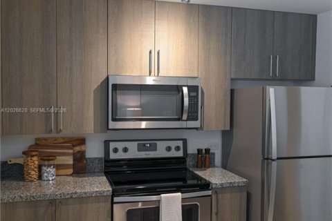 Apartamento en alquiler en Miami, Florida, 1 dormitorio, 91.6 m2 № 2180676 - foto 10