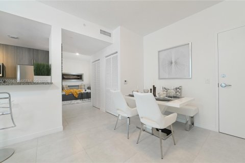 Apartamento en alquiler en Miami, Florida, 1 dormitorio, 91.6 m2 № 2180676 - foto 5
