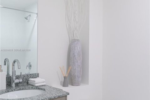 Apartamento en alquiler en Miami, Florida, 1 dormitorio, 91.6 m2 № 2180676 - foto 21