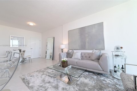 Apartamento en alquiler en Miami, Florida, 1 dormitorio, 91.6 m2 № 2180676 - foto 4
