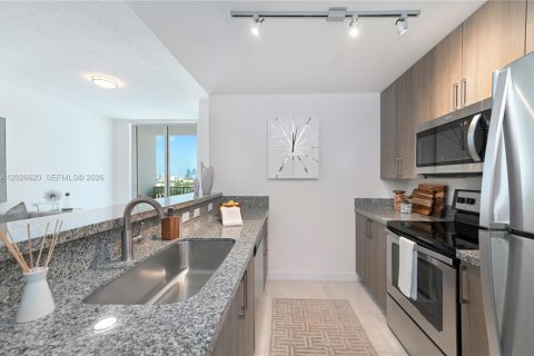 Apartamento en alquiler en Miami, Florida, 1 dormitorio, 91.6 m2 № 2180676 - foto 9