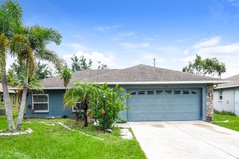 Casa en alquiler en Sarasota, Florida, 3 dormitorios, 135.82 m2 № 1918003 - foto 1