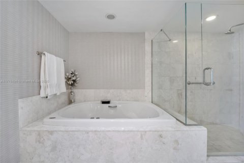 Condo in Miami, Florida, 3 bedrooms № 2153859 - photo 24