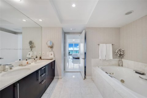 Condo in Miami, Florida, 3 bedrooms № 2153859 - photo 23
