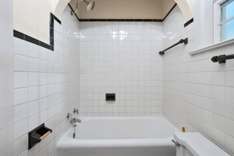 Casa en venta en Howey-in-the-Hills, Florida, 4 dormitorios, 219.25 m2 № 2208559 - foto 17