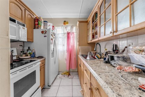 Купить виллу или дом в Хомстед, Флорида 5 спален, 148.46м2, № 2035688 - фото 5