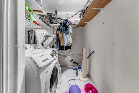 Купить виллу или дом в Хомстед, Флорида 5 спален, 148.46м2, № 2035688 - фото 14