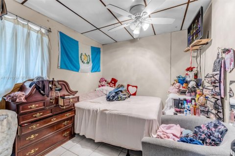 Купить виллу или дом в Хомстед, Флорида 5 спален, 148.46м2, № 2035688 - фото 9