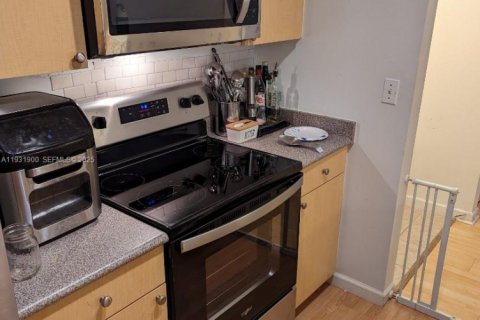 Condominio en venta en Hollywood, Florida, 1 dormitorio, 68.38 m2 № 1990388 - foto 3
