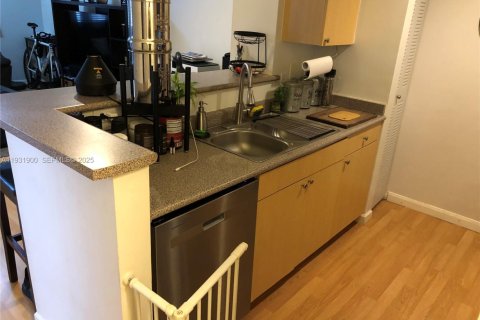 Condominio en venta en Hollywood, Florida, 1 dormitorio, 68.38 m2 № 1990388 - foto 4