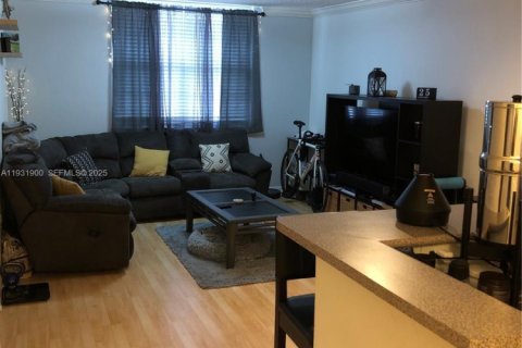 Condominio en venta en Hollywood, Florida, 1 dormitorio, 68.38 m2 № 1990388 - foto 8