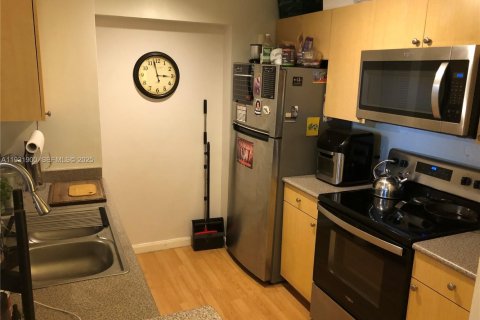 Condominio en venta en Hollywood, Florida, 1 dormitorio, 68.38 m2 № 1990388 - foto 2