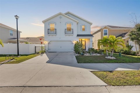 House in Bradenton, Florida 5 bedrooms, 234.11 sq.m. № 2218966