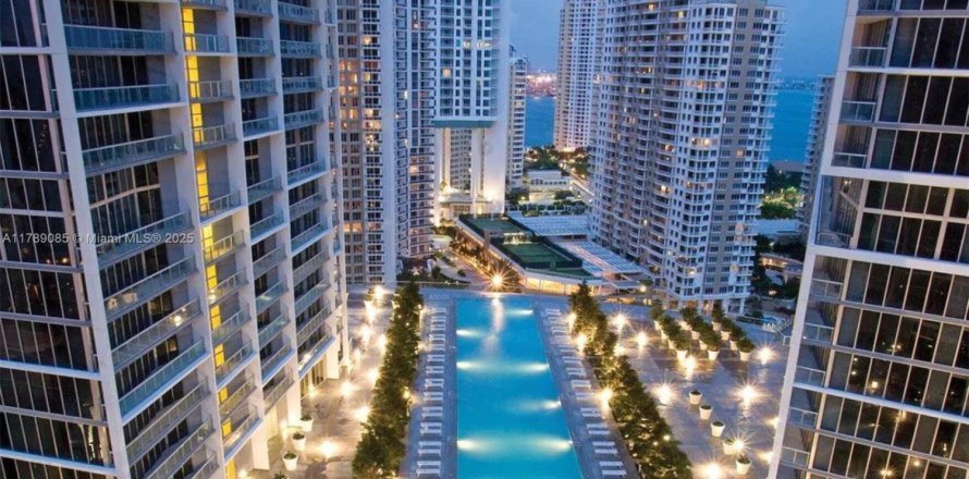 Condominio en Miami, Florida, 2 dormitorios  № 1863459