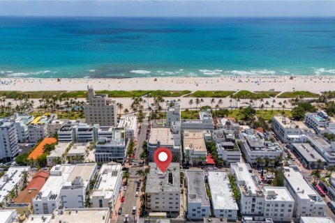 Condo in Miami Beach, Florida, 1 bedroom № 1959072 - photo 24
