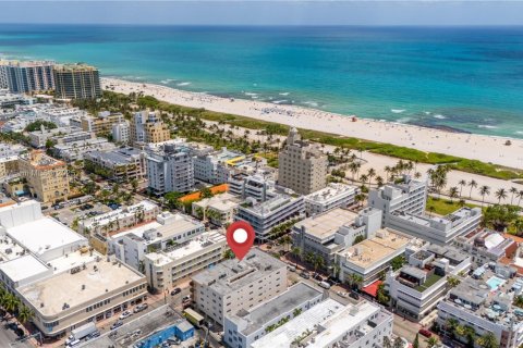 Condo in Miami Beach, Florida, 1 bedroom № 1959072 - photo 25