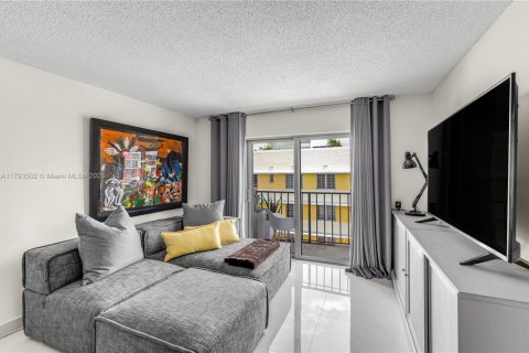 Condo in Miami Beach, Florida, 1 bedroom № 1959072 - photo 3