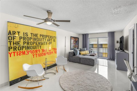 Condo in Miami Beach, Florida, 1 bedroom № 1959072 - photo 5