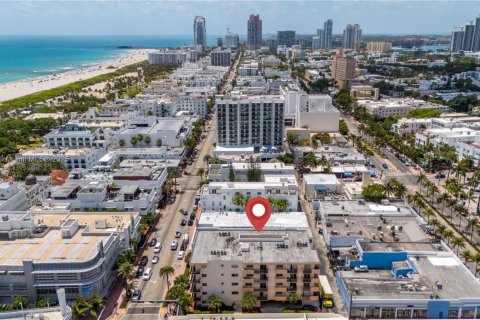 Condo in Miami Beach, Florida, 1 bedroom № 1959072 - photo 20