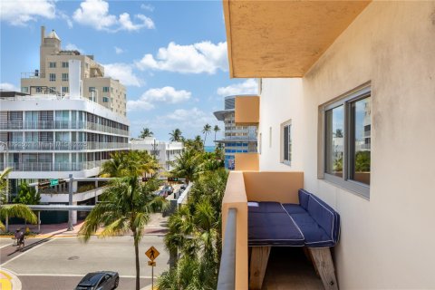 Condo in Miami Beach, Florida, 1 bedroom № 1959072 - photo 17