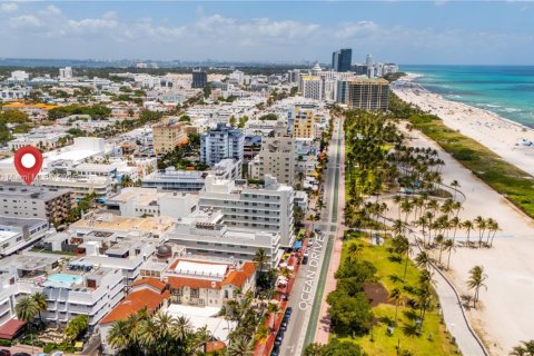 Condo in Miami Beach, Florida, 1 bedroom № 1959072 - photo 1