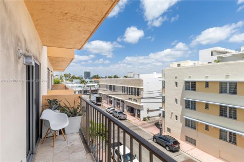 Condo in Miami Beach, Florida, 1 bedroom № 1959072 - photo 16