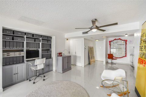 Condo in Miami Beach, Florida, 1 bedroom № 1959072 - photo 7