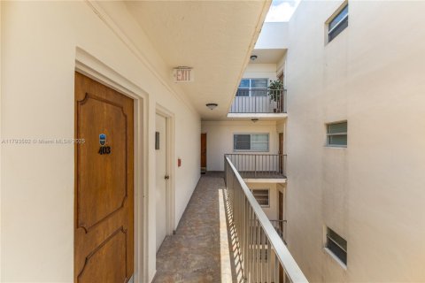 Condo in Miami Beach, Florida, 1 bedroom № 1959072 - photo 29