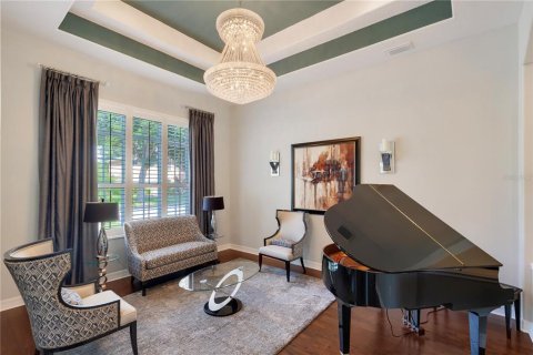 House in Land O' Lakes, Florida 5 bedrooms, 406.45 sq.m. № 1914636 - photo 8