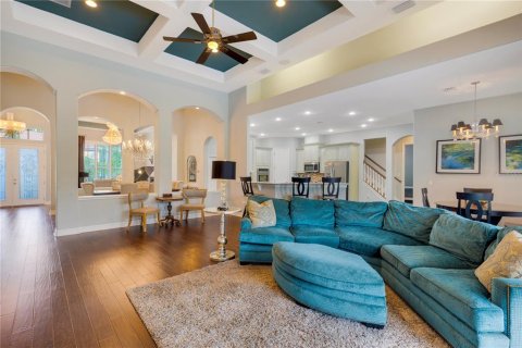 House in Land O' Lakes, Florida 5 bedrooms, 406.45 sq.m. № 1914636 - photo 10