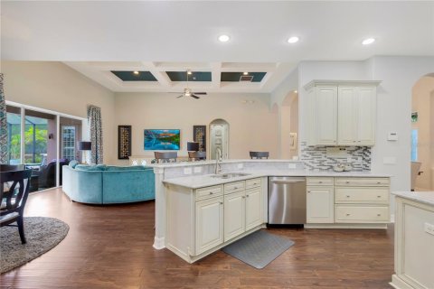 House in Land O' Lakes, Florida 5 bedrooms, 406.45 sq.m. № 1914636 - photo 11