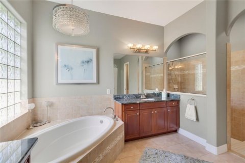House in Land O' Lakes, Florida 5 bedrooms, 406.45 sq.m. № 1914636 - photo 30