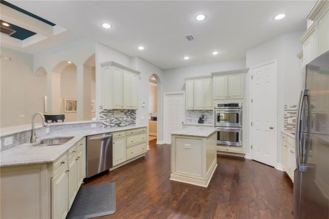 House in Land O' Lakes, Florida 5 bedrooms, 406.45 sq.m. № 1914636 - photo 18