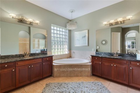House in Land O' Lakes, Florida 5 bedrooms, 406.45 sq.m. № 1914636 - photo 29