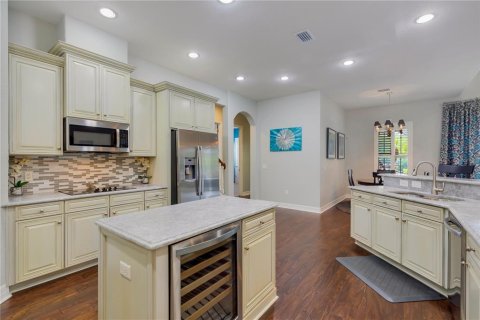 House in Land O' Lakes, Florida 5 bedrooms, 406.45 sq.m. № 1914636 - photo 15