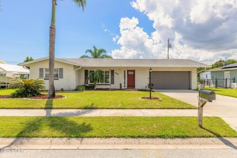 House in South Daytona, Florida 3 bedrooms, 144 sq.m. № 2375842
