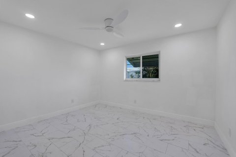 House in Pompano Beach, Florida 2 bedrooms, 107.21 sq.m. № 2081684 - photo 7