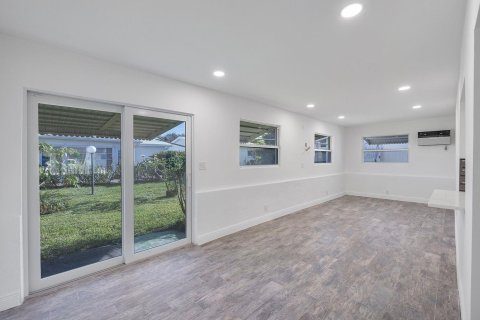 House in Pompano Beach, Florida 2 bedrooms, 107.21 sq.m. № 2081684 - photo 5