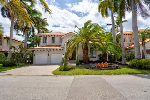 House in Cutler Bay, Florida 5 bedrooms, 315.77 sq.m. № 2402279 - photo 8