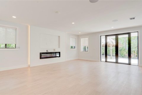 House in Cutler Bay, Florida 5 bedrooms, 315.77 sq.m. № 2402279 - photo 24