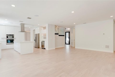 House in Cutler Bay, Florida 5 bedrooms, 315.77 sq.m. № 2402279 - photo 21