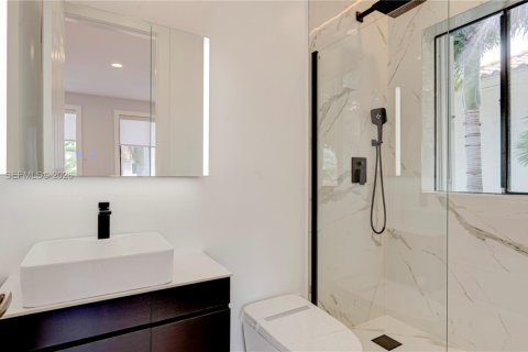 House in Cutler Bay, Florida 5 bedrooms, 315.77 sq.m. № 2402279 - photo 28