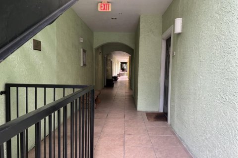 Condo in Tampa, Florida, 1 bedroom  № 2399573 - photo 13