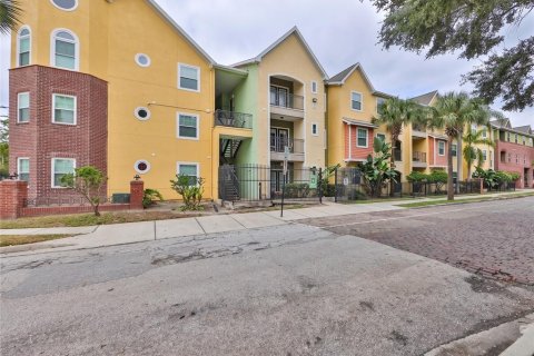 Condo in Tampa, Florida, 1 bedroom  № 2399573 - photo 17
