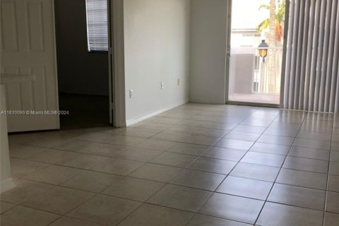 Купить кондоминиум в Пемброк-Пайнс, Флорида 2 спальни, 85.66м2, № 2013269 - фото 13