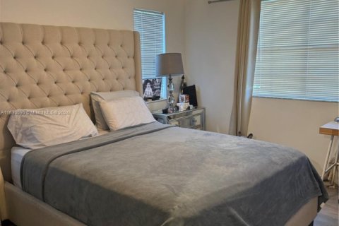 Купить кондоминиум в Пемброк-Пайнс, Флорида 2 спальни, 85.66м2, № 2013269 - фото 10