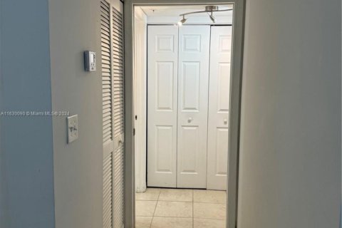 Купить кондоминиум в Пемброк-Пайнс, Флорида 2 спальни, 85.66м2, № 2013269 - фото 8