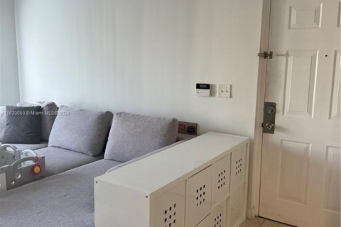 Купить кондоминиум в Пемброк-Пайнс, Флорида 2 спальни, 85.66м2, № 2013269 - фото 6